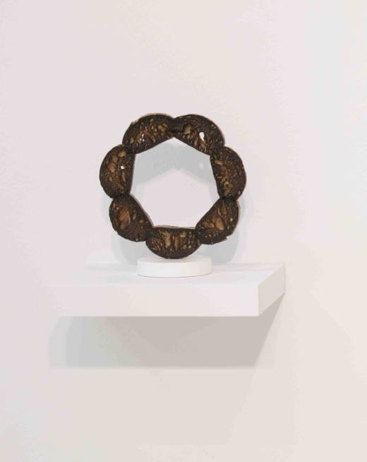 Doloso / Chapata, 2017, bronce, 23 x 20 cm. Cortesía Ana Prada y Galería Helga de Alvear.