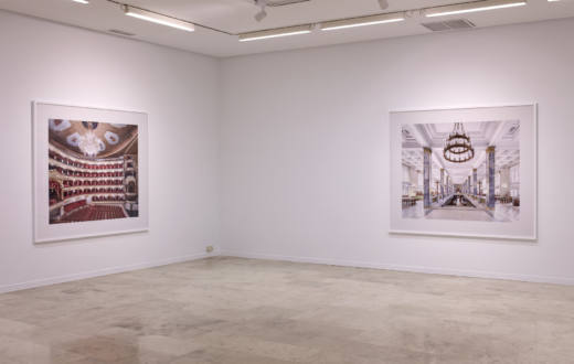Vista de la exposición. Candida Höfer, About Structures and Colors, 2019. © Joaquín Cortés