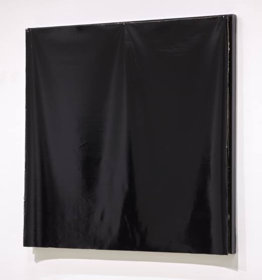 Loop L (Black), 2021. Óleo y acrílico sobre lienzo. 154 x 154 x 10 cm 